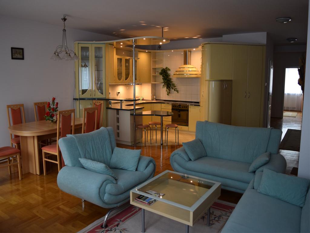 Dgm Apartment Warszawa Eksteriør bilde